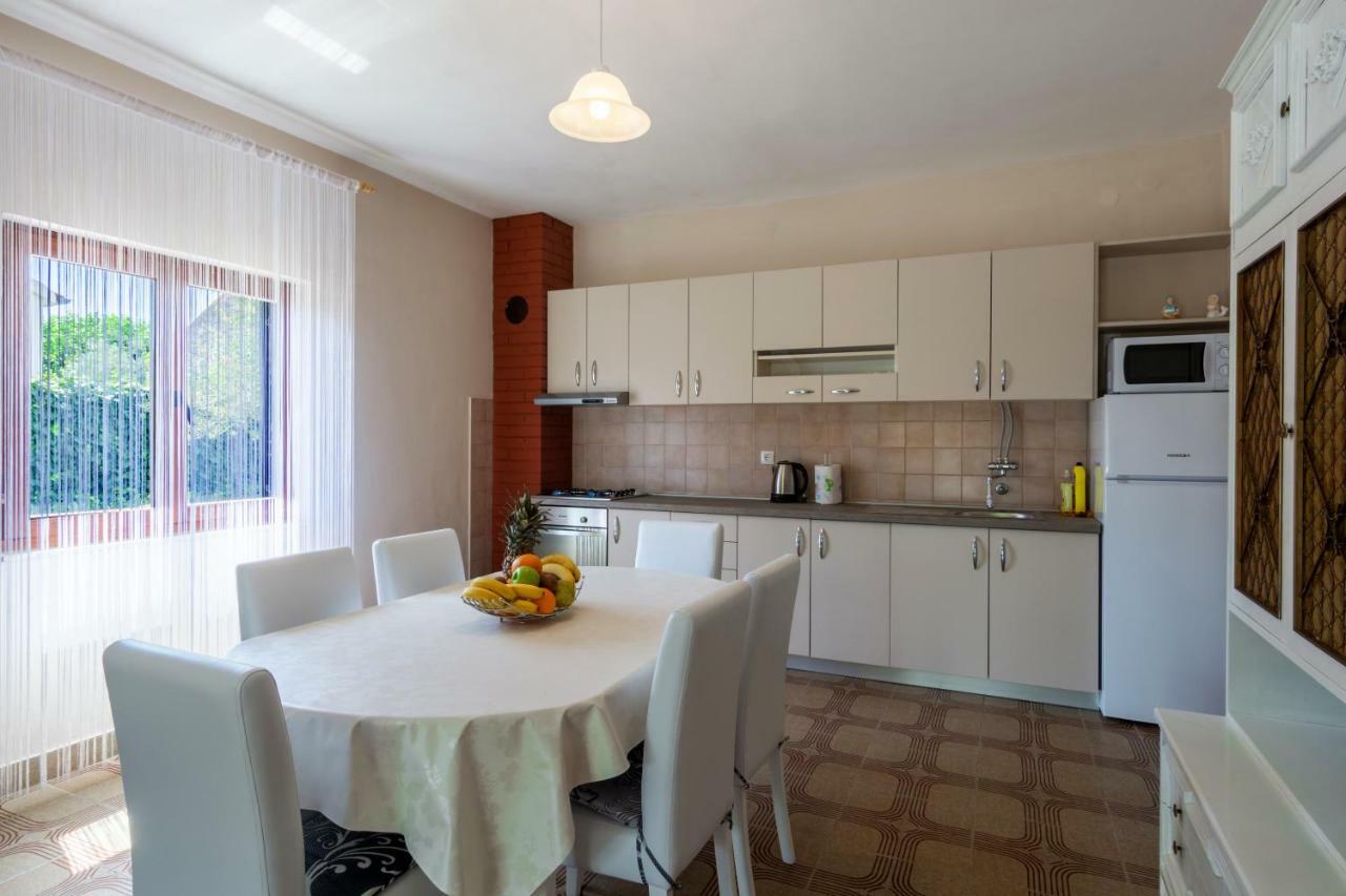 Vacation House Maslina Rupalj Екстер'єр фото