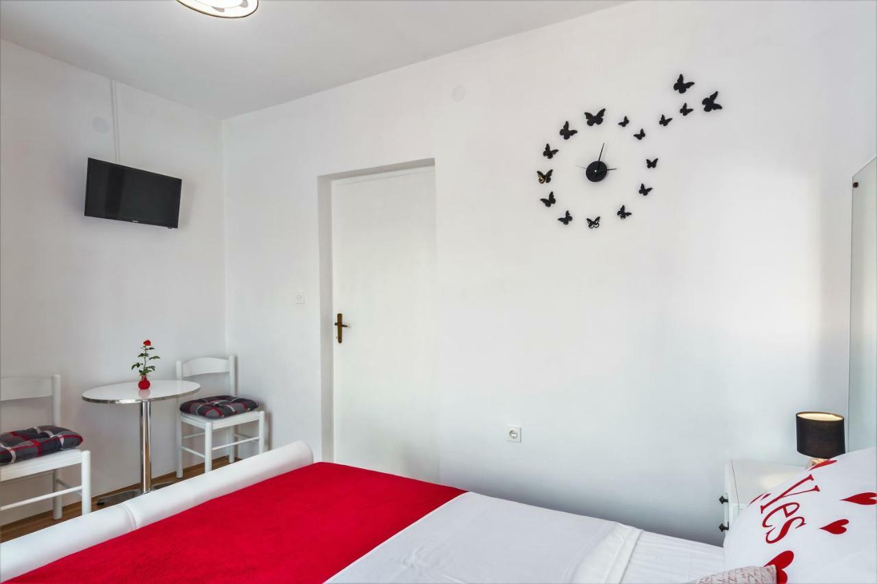 Vacation House Maslina Rupalj Екстер'єр фото