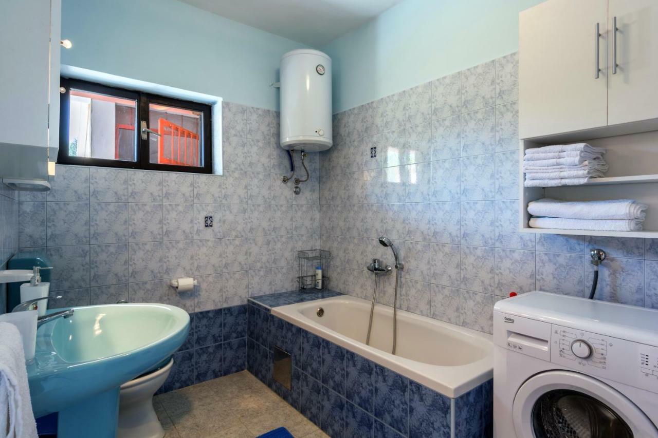 Vacation House Maslina Rupalj Екстер'єр фото