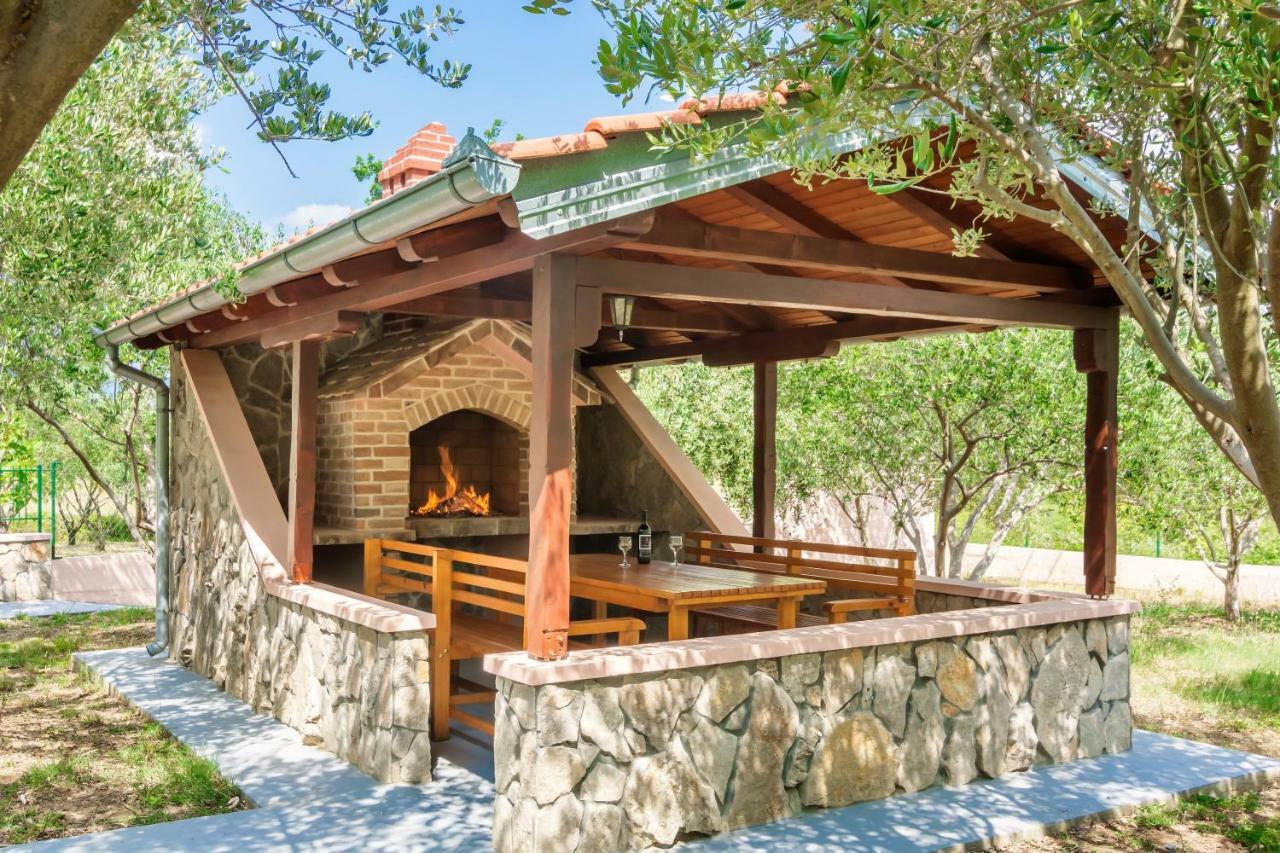 Vacation House Maslina Rupalj Екстер'єр фото