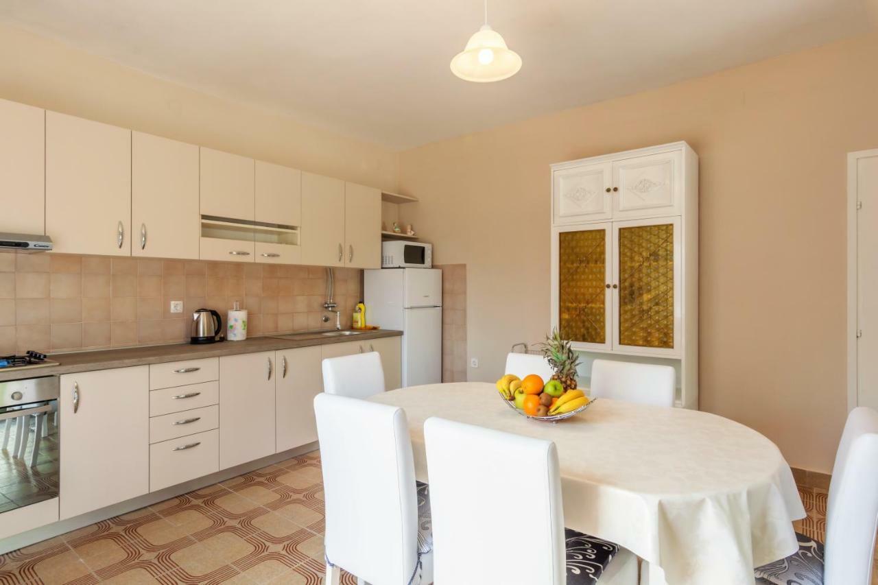 Vacation House Maslina Rupalj Екстер'єр фото