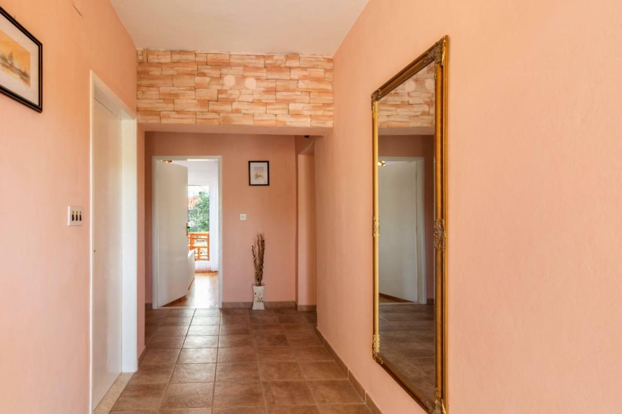Vacation House Maslina Rupalj Екстер'єр фото