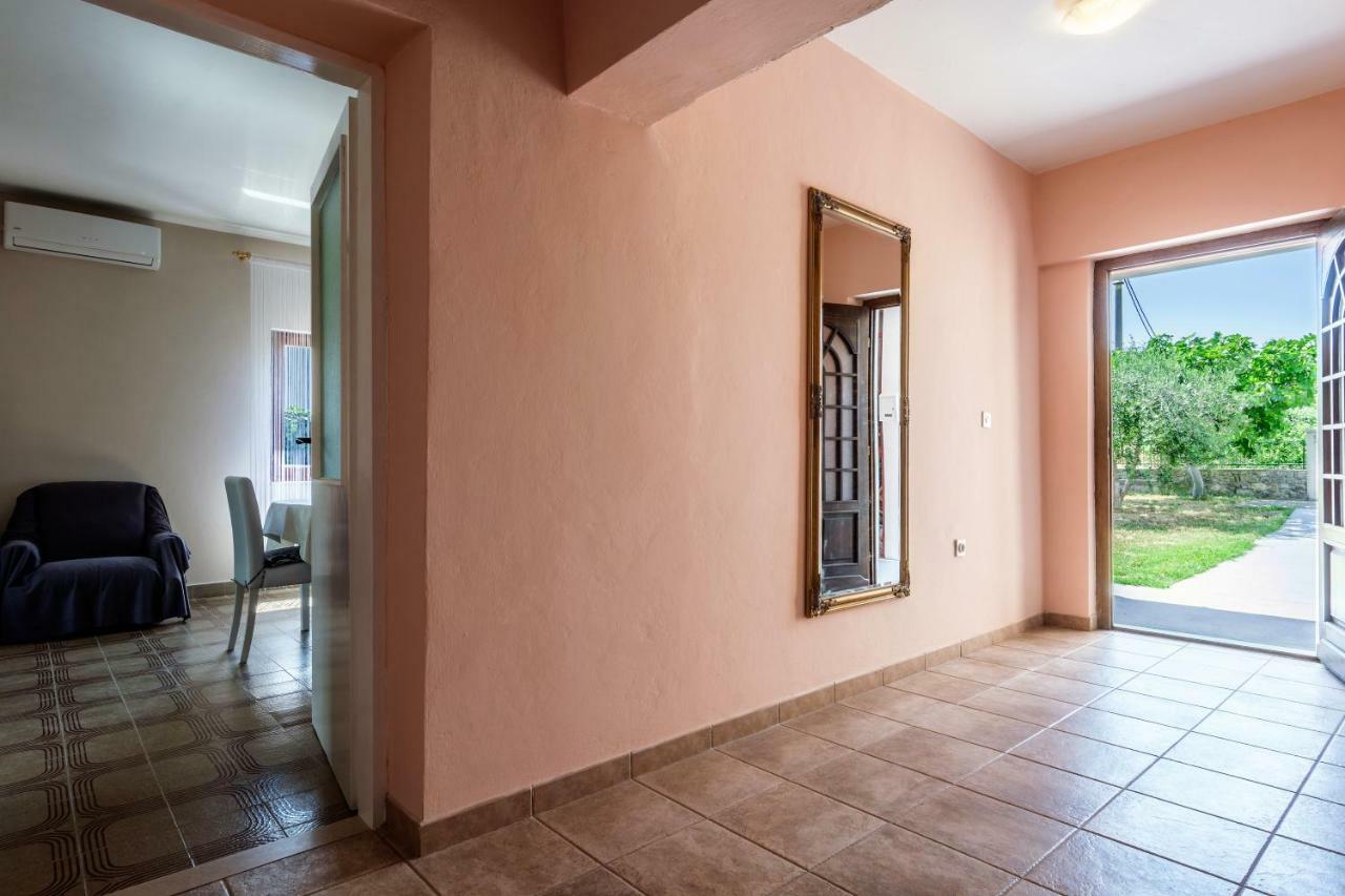 Vacation House Maslina Rupalj Екстер'єр фото