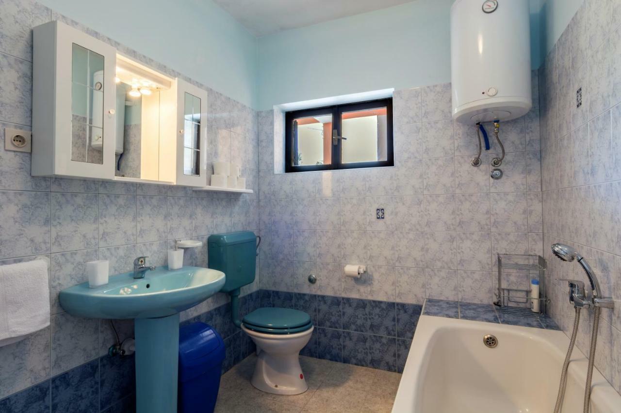 Vacation House Maslina Rupalj Екстер'єр фото