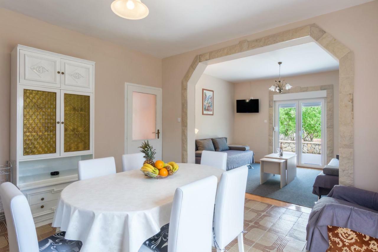 Vacation House Maslina Rupalj Екстер'єр фото