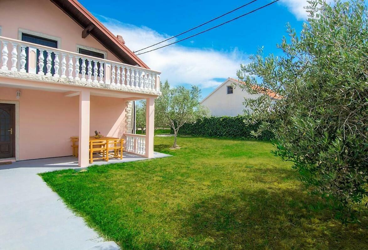 Vacation House Maslina Rupalj Екстер'єр фото