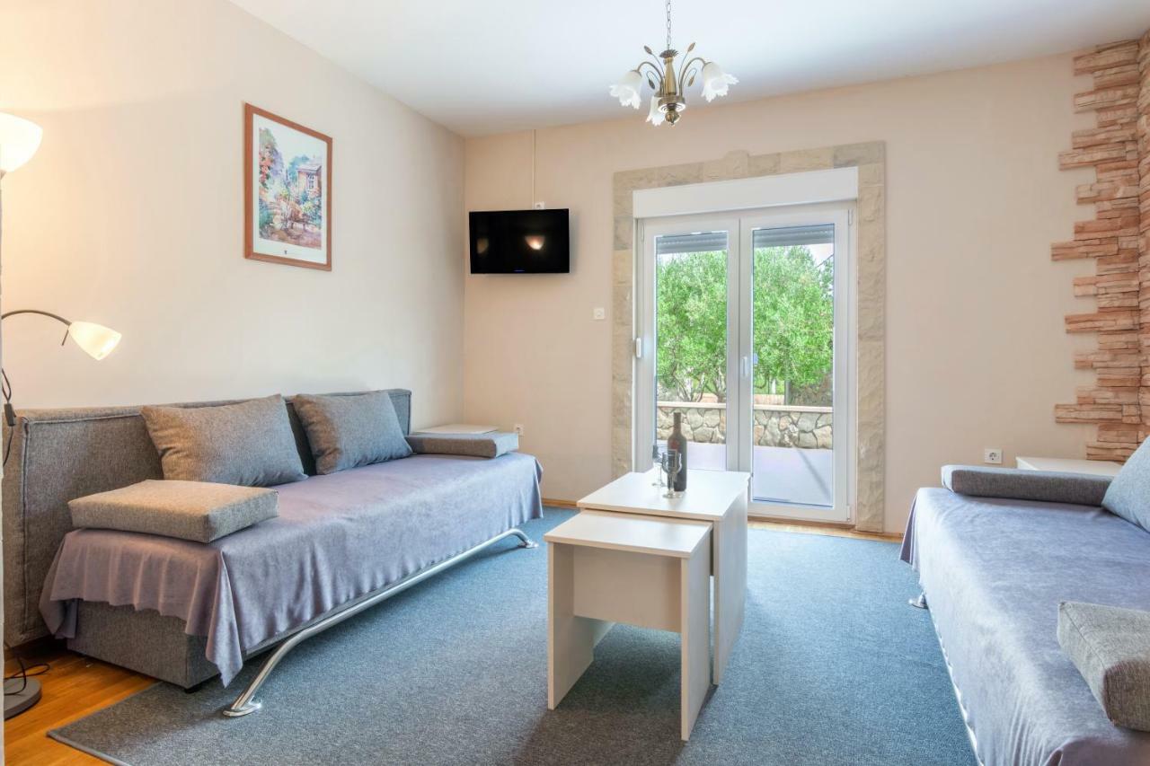 Vacation House Maslina Rupalj Екстер'єр фото