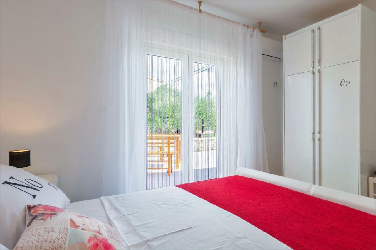 Vacation House Maslina Rupalj Екстер'єр фото