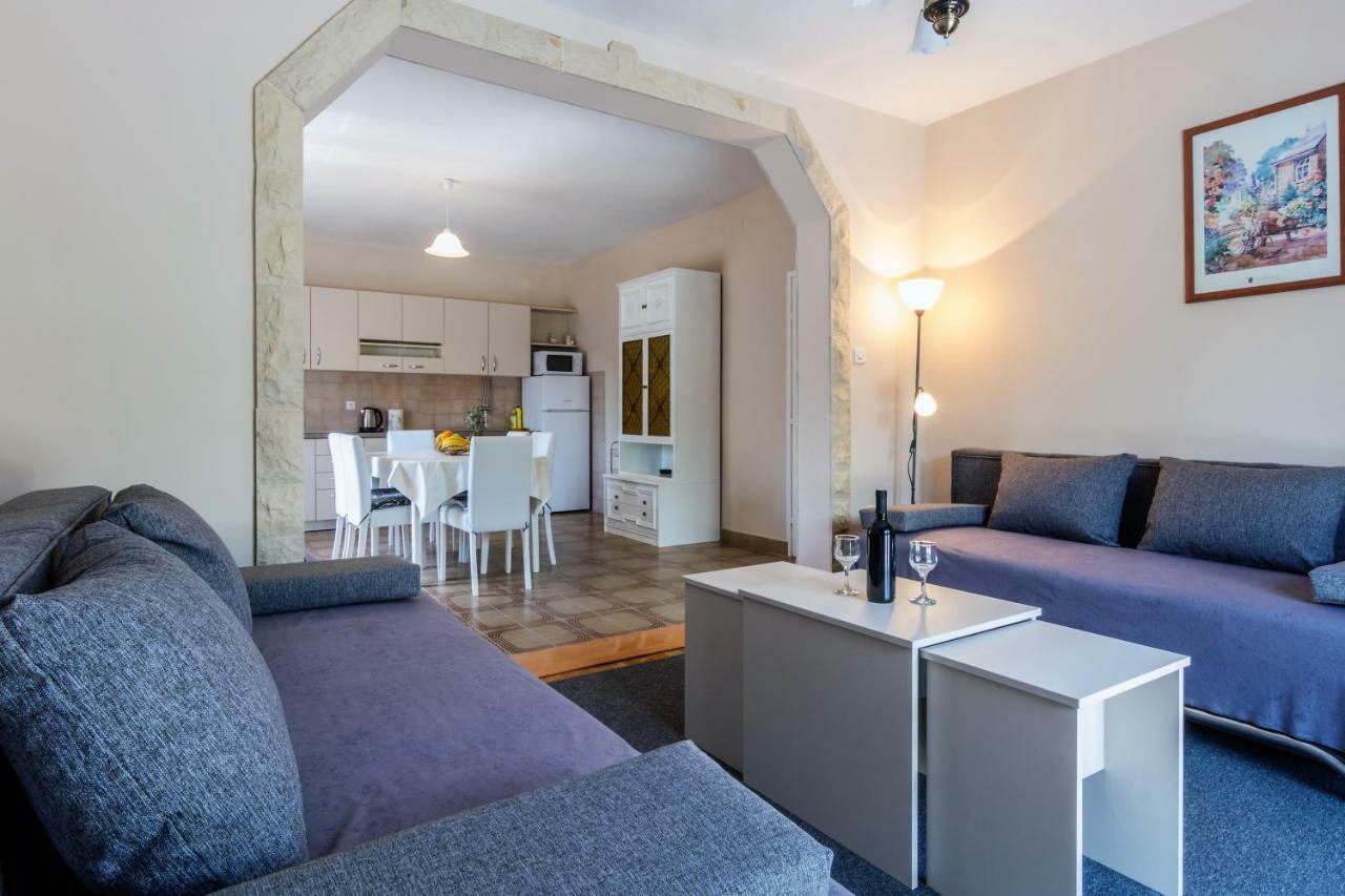 Vacation House Maslina Rupalj Екстер'єр фото
