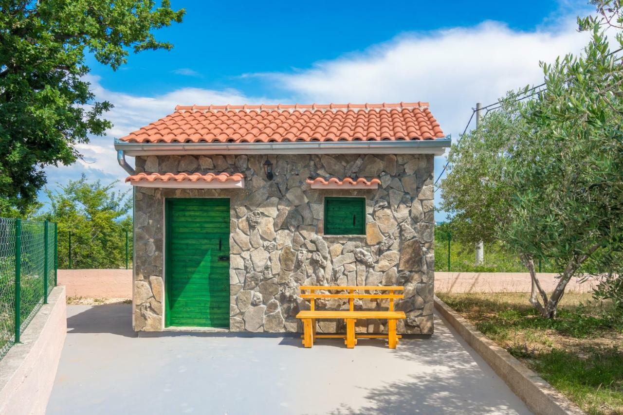 Vacation House Maslina Rupalj Екстер'єр фото