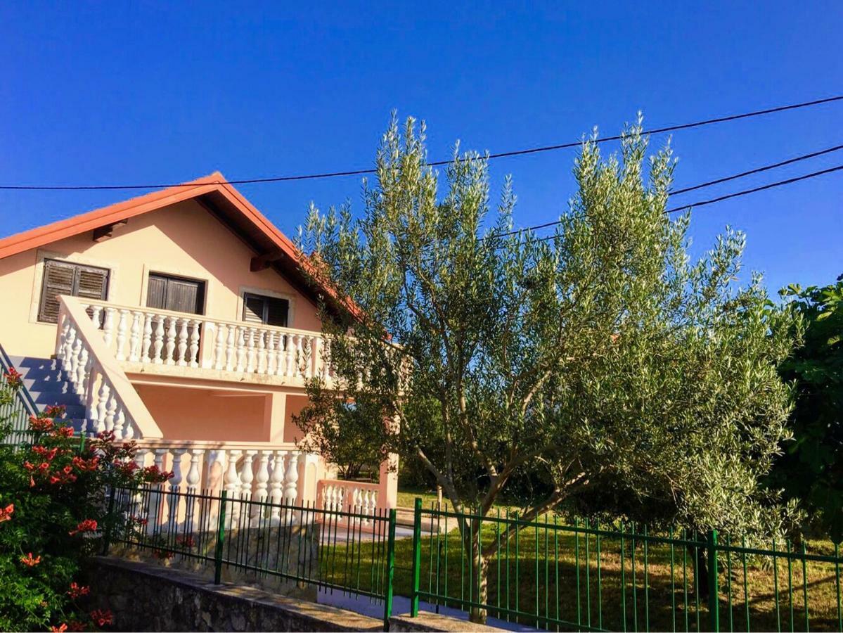 Vacation House Maslina Rupalj Екстер'єр фото