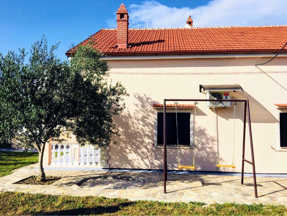 Vacation House Maslina Rupalj Екстер'єр фото