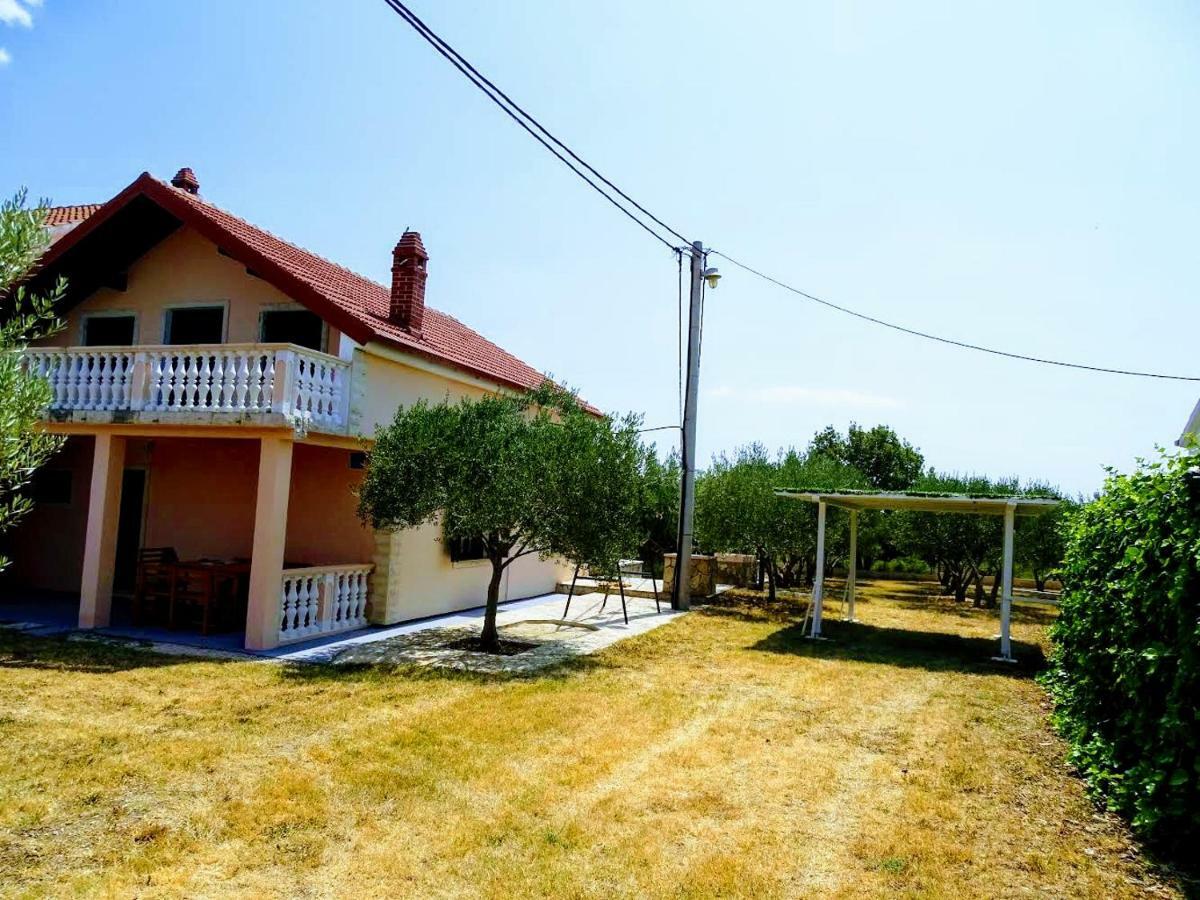 Vacation House Maslina Rupalj Екстер'єр фото