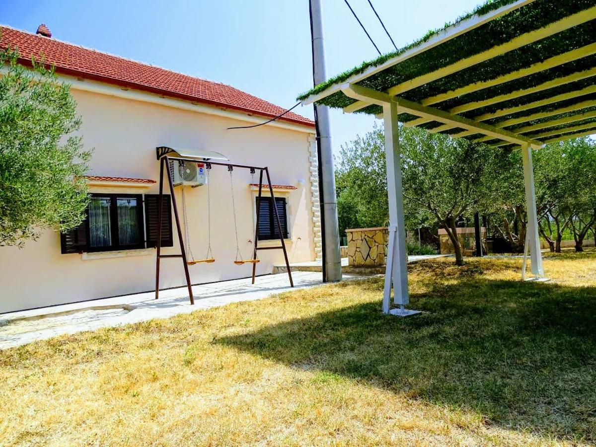 Vacation House Maslina Rupalj Екстер'єр фото